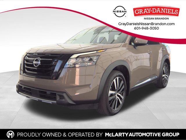 2024 Nissan Pathfinder Platinum's photo