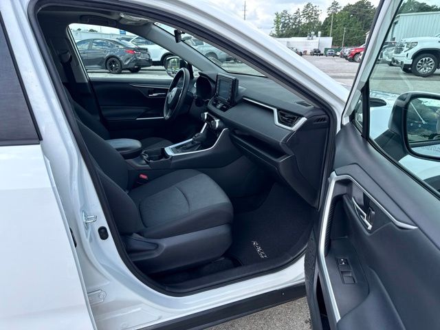 2021 Toyota RAV4 XLE:B02452