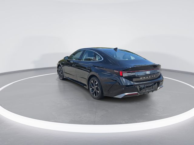 Used 2025 Black Hyundai SEL image 6