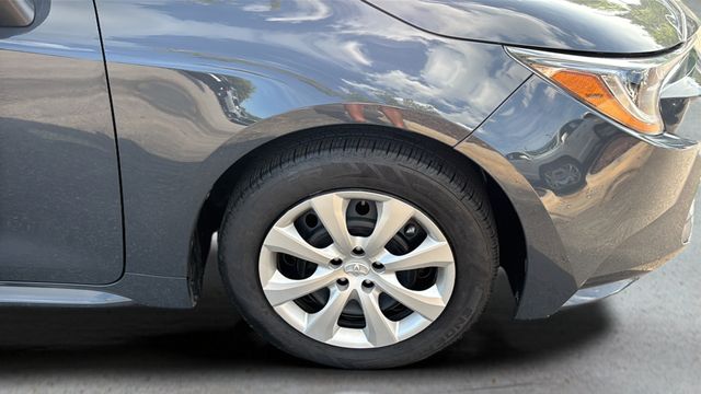 Used 2024  Toyota LE image 32