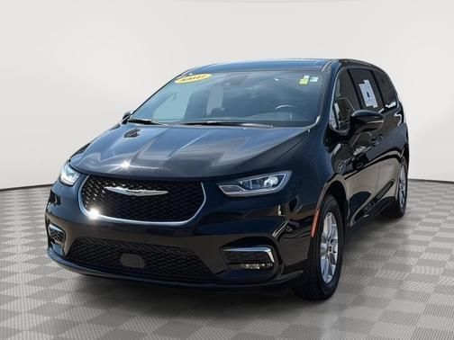 Diamond Black Crystal Pearlcoat 2025 Chrysler Pacifica Minivan Front-Wheel Drive 9-Speed Automatic