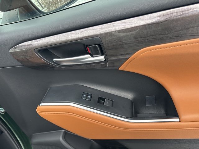 used 2023 Toyota Highlander car, priced at $43,136
