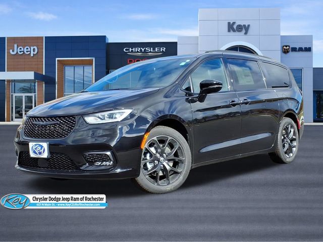 Diamond Black Crystal Pearlcoat 2026 Chrysler Pacifica Select FWD Minivan Front-Wheel Drive 9-Speed Automatic