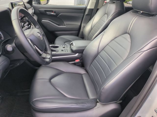 Used 2023 Beige Toyota XLE image 14