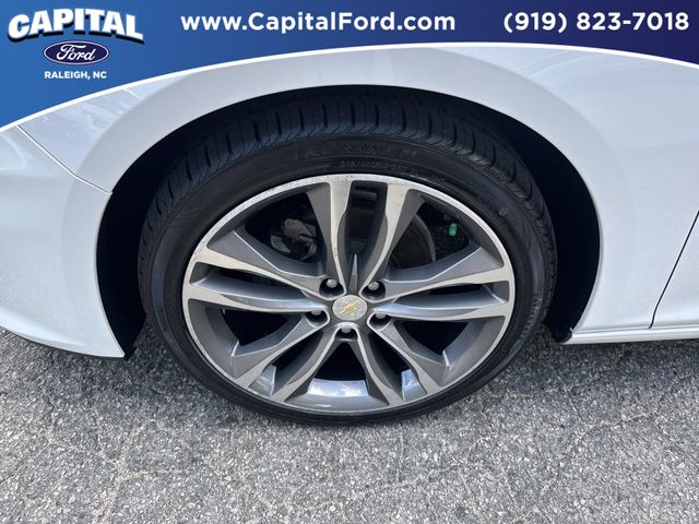 Used 2022 White Chevrolet LT image 13