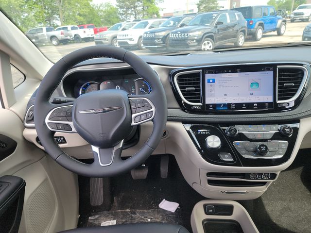 2023 Chrysler Pacifica Hybrid Touring L 32