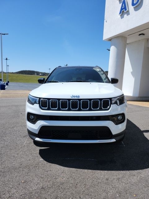 Used 2024 White/off-white Jeep Limited image 2