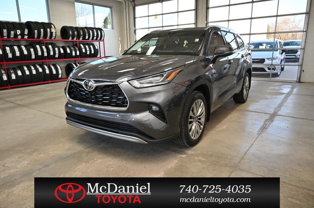 Magnetic Gray Metallic 2025 Toyota Highlander Platinum AWD SUV / Crossover All-Wheel Drive 8-Speed Automatic