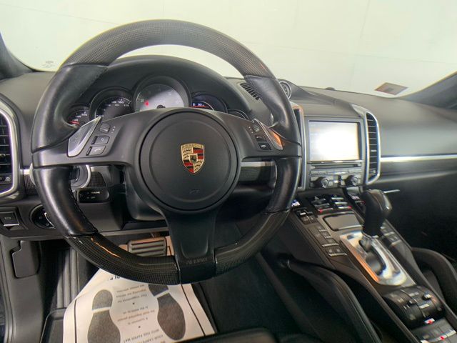 2014 Porsche Cayenne GTS 39