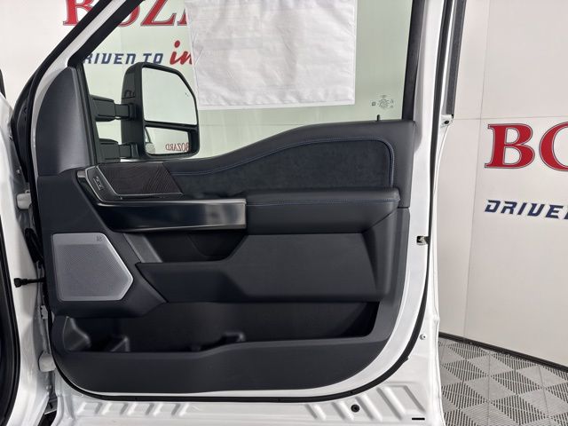 2025 Star White Metallic Tri-Coat Ford Super Duty F-350 SRW Platinum 4X4 Truck