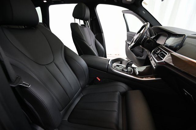 Used 2022 Black BMW xDrive40i image 29