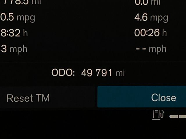 2023 Volvo XC40 B5 Plus Dark Theme
