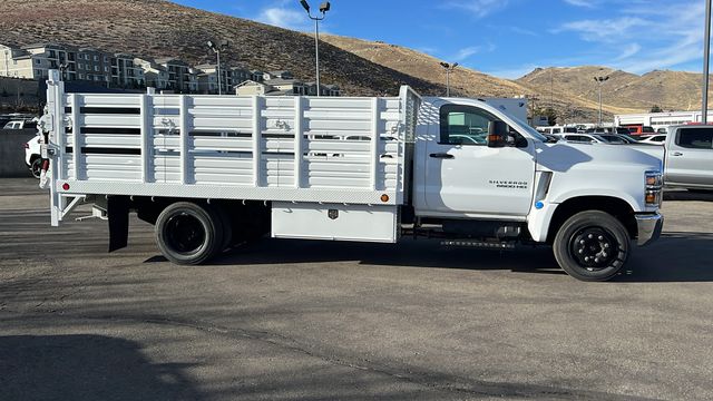 2022 Chevrolet Silverado 5500HD Work Truck 2