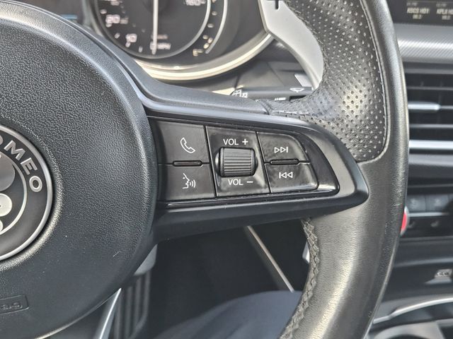 2023 Alfa Romeo Stelvio thumbnail 27