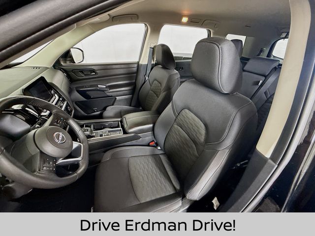 Used 2025 Nissan Pathfinder SUV