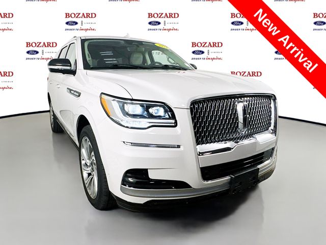 2024 Ceramic Pearl Metallic Tri-Coat Lincoln Navigator Premiere 4X4 SUV