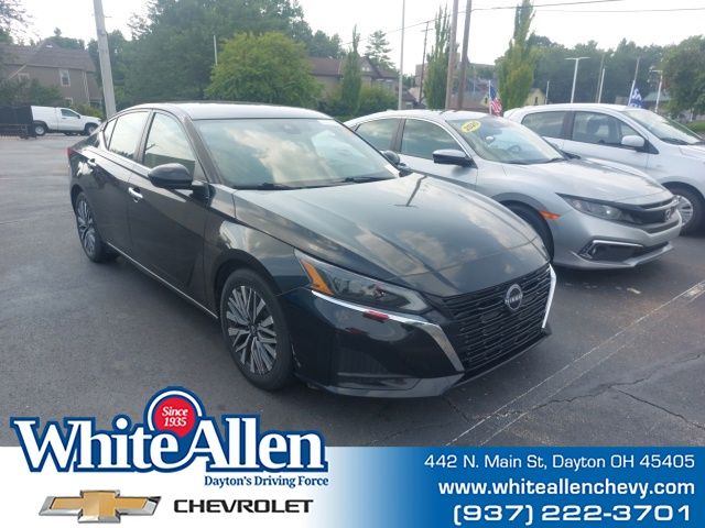 Super Black Clearcoat 2023 Nissan Altima Sedan Front-Wheel Drive Continuously Variable Transmission