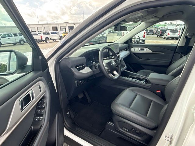2025 Ford Explorer Active:B02485