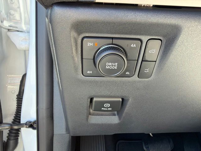 2025 Ford Expedition Active Oxford White - Grieco Acura - Image 20