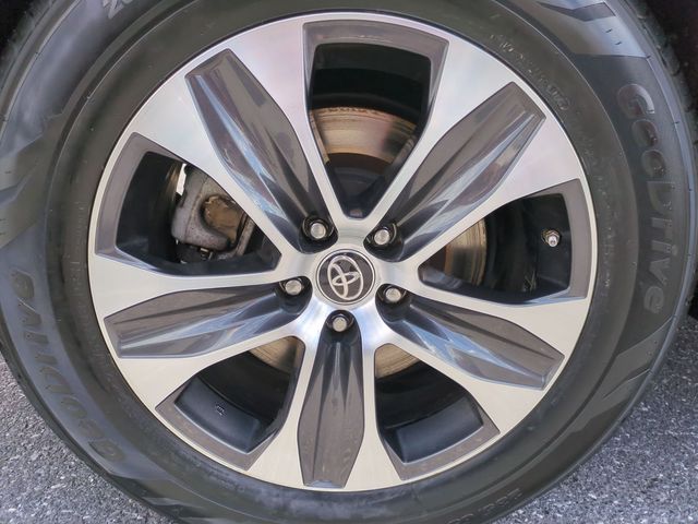 used 2022 Toyota Highlander car, priced at $32,771