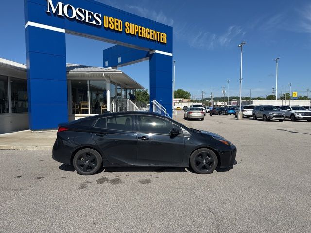 2022 Toyota Prius L photo