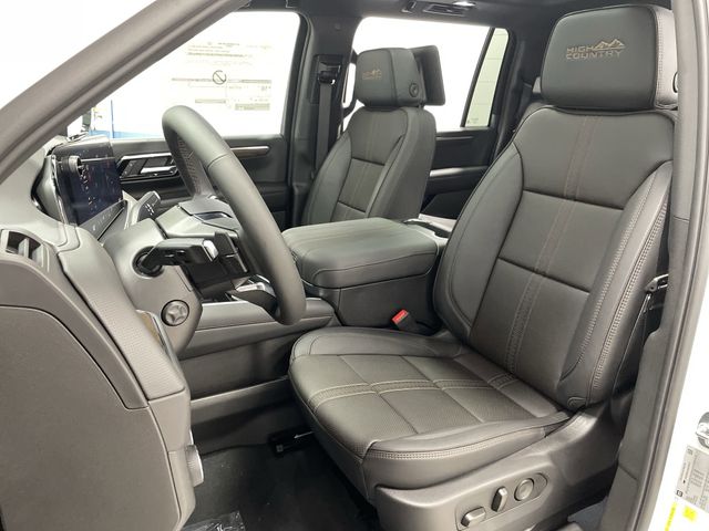 2025 Chevrolet Suburban High Country photo 3