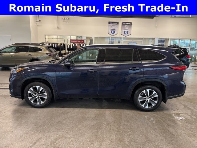 Blue 2020 Toyota Highlander XLE AWD SUV / Crossover All-Wheel Drive 8-Speed Automatic
