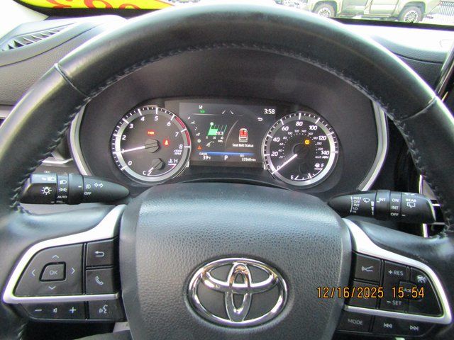 used 2023 Toyota Highlander car, priced at $34,999