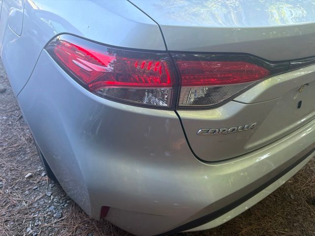 Used 2022 Silver Toyota LE image 11