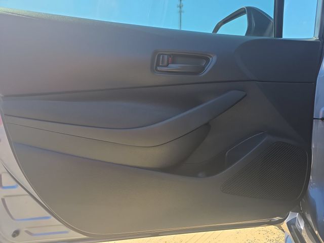Used 2025  Toyota LE image 27