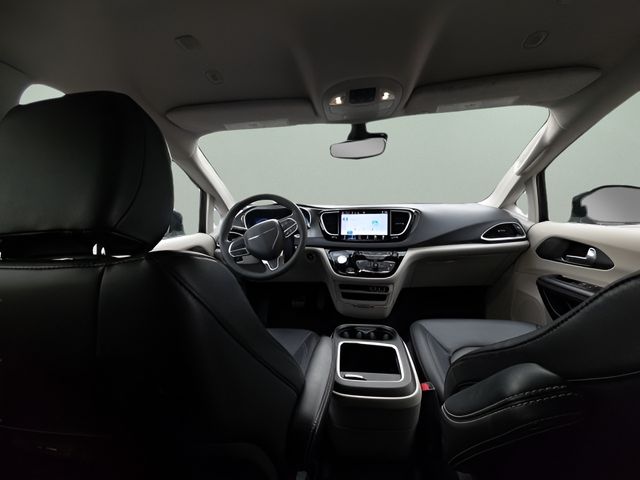 Used 2024 Chrysler Pacifica Van