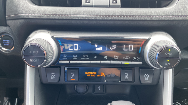 Used 2020 White Toyota XLE Premium image 19