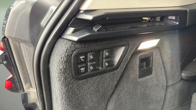 Used 2023 Black BMW xDrive40i image 36