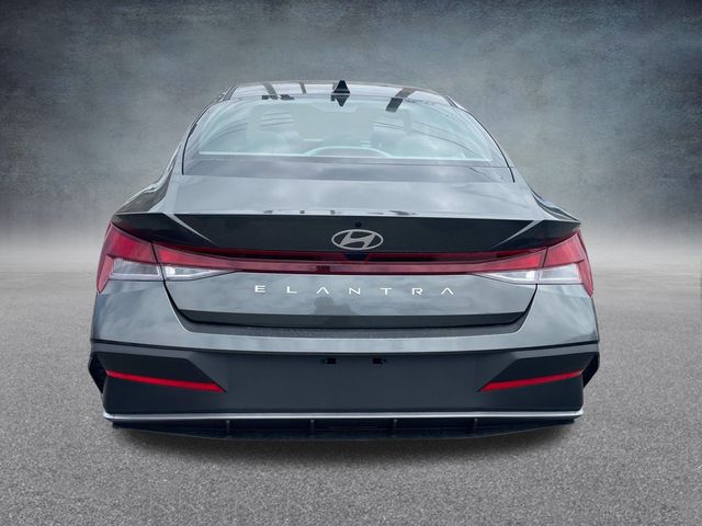 2024 Hyundai Elantra SE 4