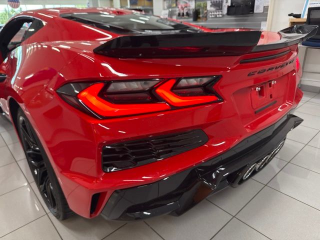 Used 2024 Red Chevrolet Z06 image 25