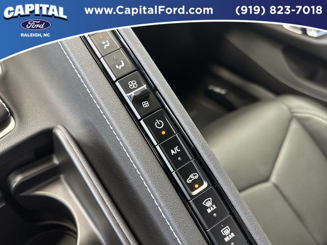 Used 2023 White Chevrolet Stingray image 27
