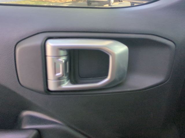 Used 2019 Black Jeep Sport image 13