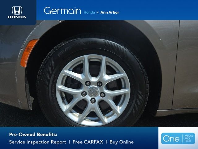 Used 2017 Molten Silver Chrysler Touring image 3