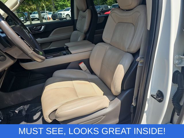 Used 2022 White Lincoln Reserve image 15