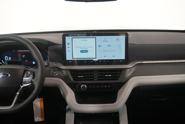 New 2026 White Ford Platinum image 31