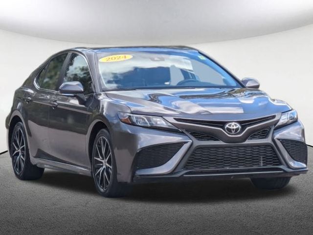 2024 Toyota Camry SE 2