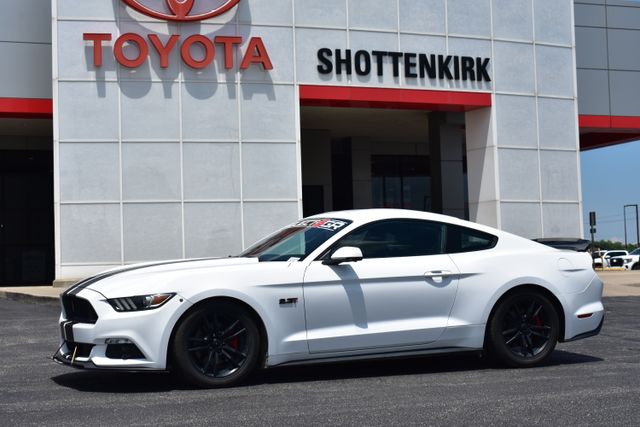 2017 Ford Mustang EcoBoost Coupe Premium's photo
