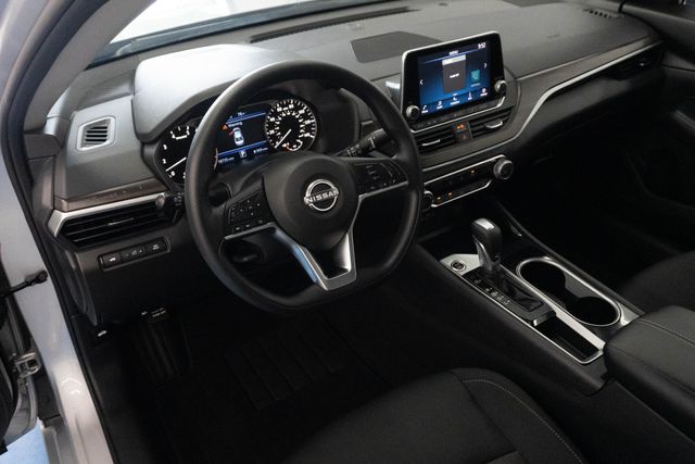 Used 2024 Nissan Altima Sedan