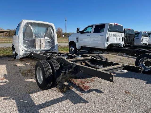 2023 GMC Savana 3500 Work Van 5