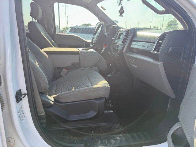 2018 Oxford White Ford Super Duty F-350 DRW XLT DRW 4X4 Chassis