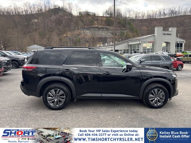 2025 Nissan Pathfinder SV FWD