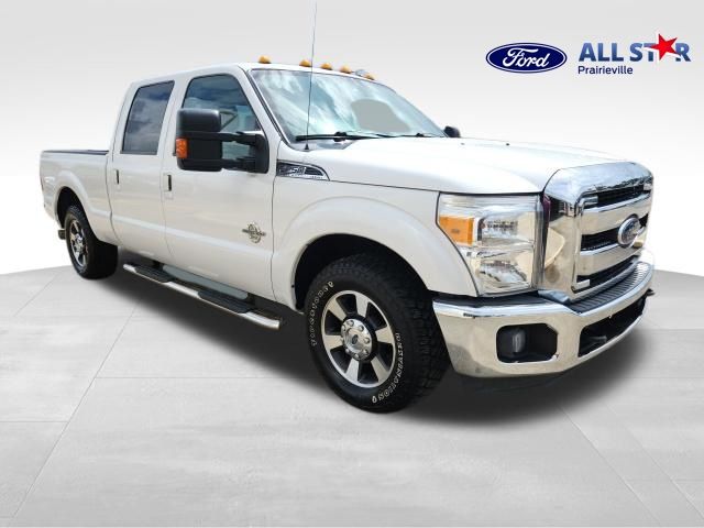 White Platinum Clearcoat Metallic 2015 Ford F-250 Super Duty Lariat Crew Cab Pickup Truck 4X2 6-Speed Automatic Overdrive
