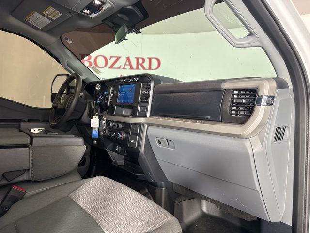 2024 Oxford White Ford Super Duty F-350 DRW XLT 4X4 Truck