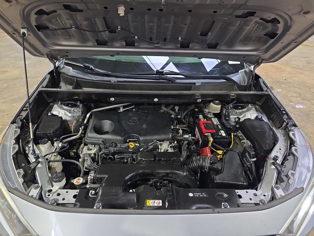 Used 2019 Silver Toyota XLE image 31