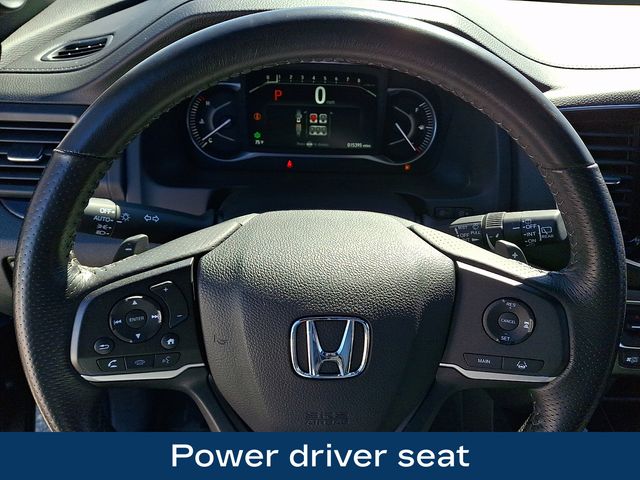 View vehicle photo 4